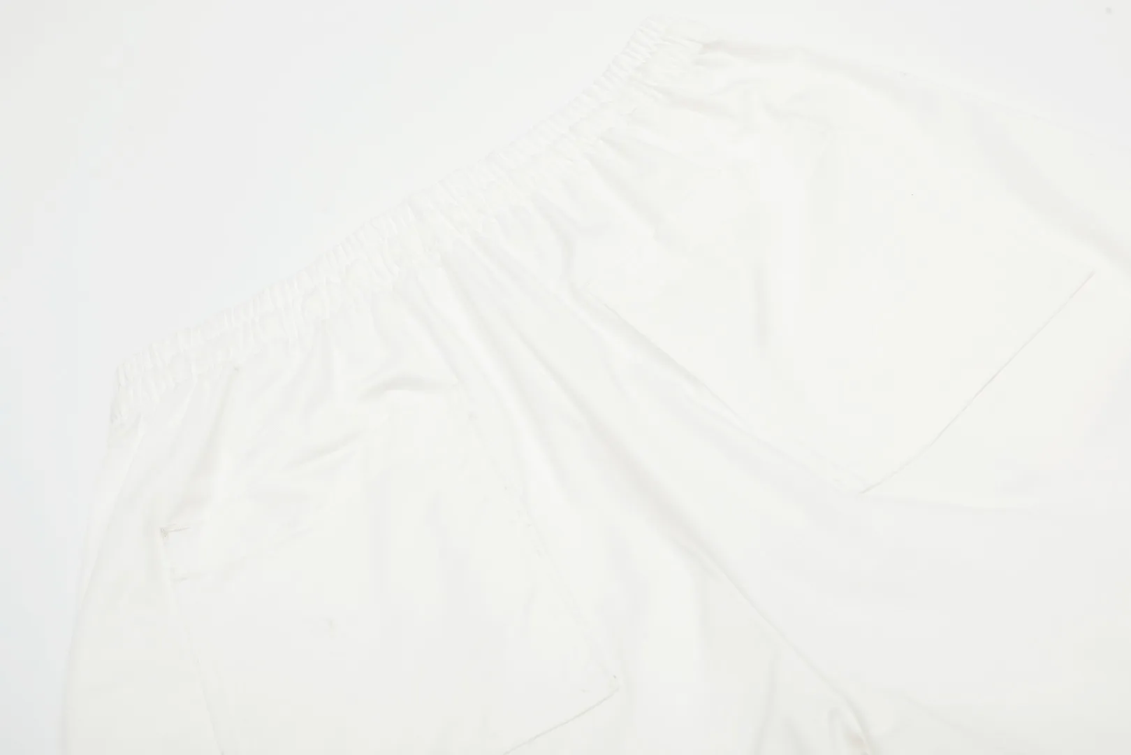 P166 💰 "Top quality" Style number: 1102# [Ralph Lauren Paul small label war horse basic classic shorts] ✅Ralph Lauren Ralph Lauren dopamine war horse small label outdoor shorts ✅Summer fresh, classic and versatile drawstring basic classic shorts ✅Lazy style must-have item The upper body has a fresh feeling ✅Nylon silk floss is smooth and soft, highly breathable and not stuffy ✅Specialized for platform live broadcast, wholesale entity, summer running volume ✅Simple and easy to match, light American style, super great ✅Standard for summer, small and sexy is YYDS, a must-have for petite girls. Size: S-L #Elastic waistline can be stretched. Color: Black, White, Light Blue, Off-white, Pink, Light Green, Khaki